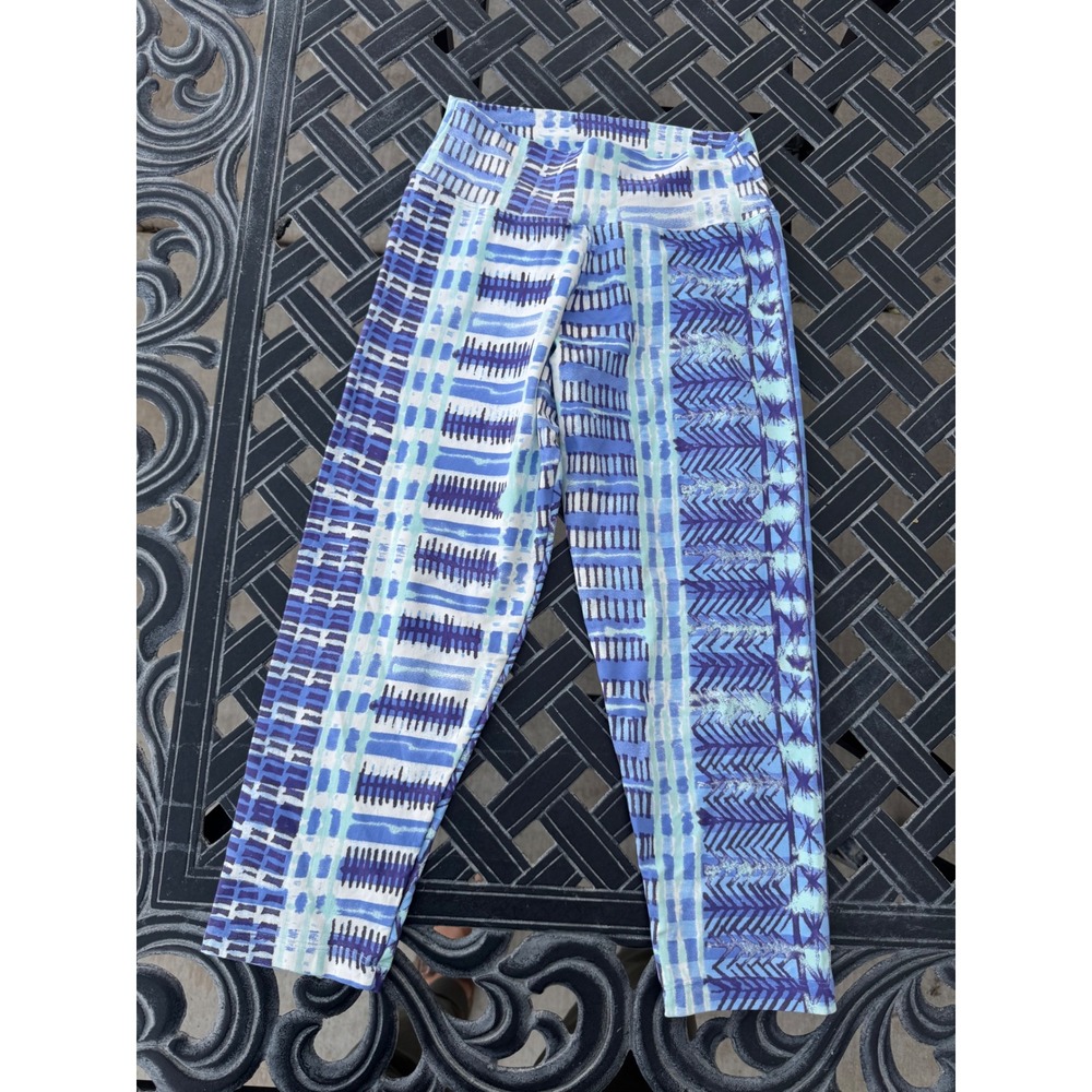 Liquido Active Yoga Leggings Blue Purple Geometric Tribal Print Cropped Medium